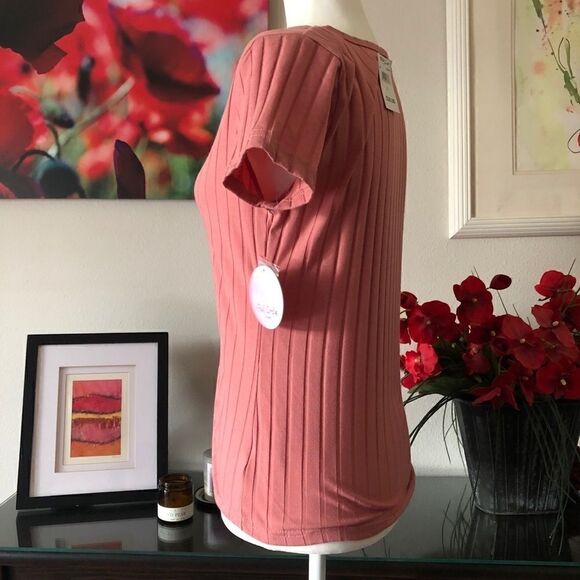 ⭐️ 3 for $30 Full Circle Trends Pink Scoop Neck with Buttons Down the Front - Picture 2 of 8